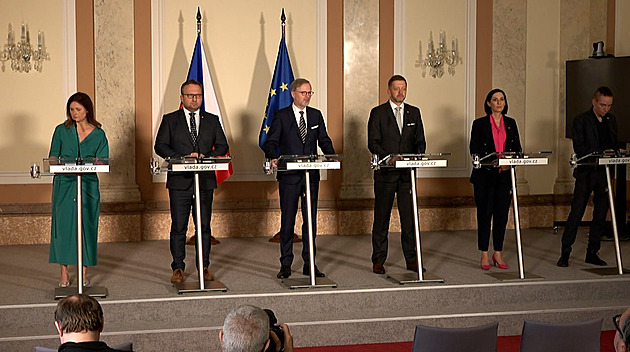 Vláda projedná zákon o podpoře bydlení. České hokejisty čeká na MS duel proti Dánům