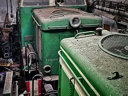 Motorová lokomotiva Rosni�ka T 334.0647 (710.647-9) v dru�ném rozhovoru s...