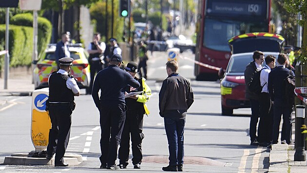 Policie v Londn zadrela mue s meem, pobodal nkolik lid. (30. dubna 2024)
