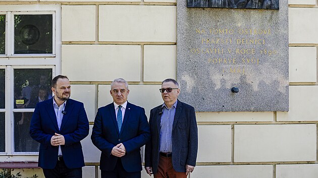 Zástupci sociální demokracie (SOCDEM) si spole�n� s odborá�i o den d�íve...