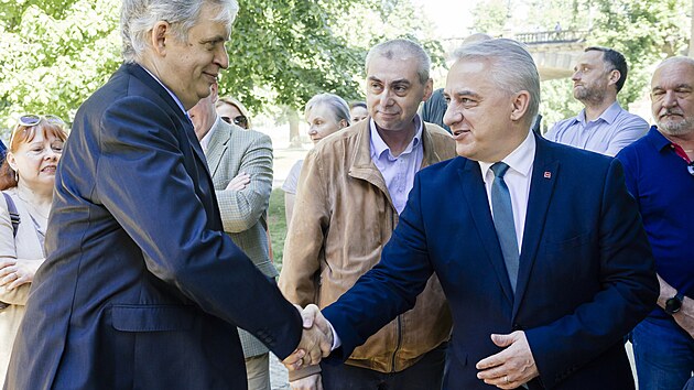Z�stupci soci�ln� demokracie (SOCDEM) si spole�n� s odbor��i o den d��ve p�ipomn�li 134. v�ro�� Sv�tku pr�ce. (30. dubna 2024)