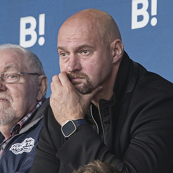 Libor Zábranský sleduje druholigový zápas fotbalist� Zbrojovky Brno proti...