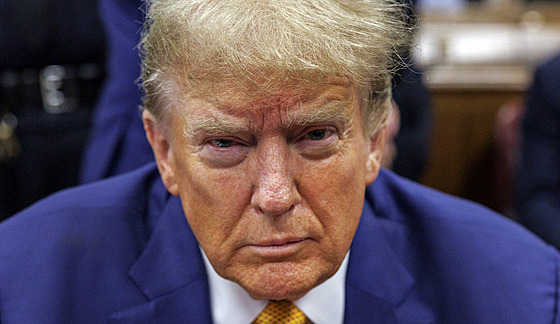 Bývalý prezident Donald Trump b�hem procesu v soudní síni v New Yorku (7....