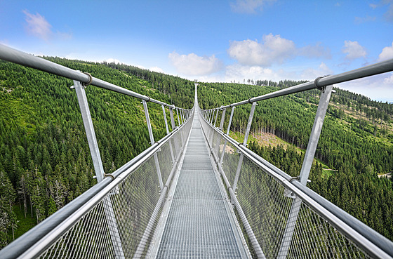 Nejdelí visutý most na svt mete navtívit na Dolní Morav.