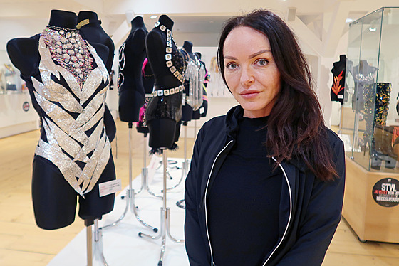 Tanenice Lucie Macková vystavuje extravagantní kostýmy i návrhy v Mstském...