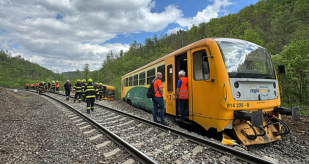 Ve čtvrtek u Klínce odklidí vykolejený vlak. Trať bude zavřená, vyjedou autobusy