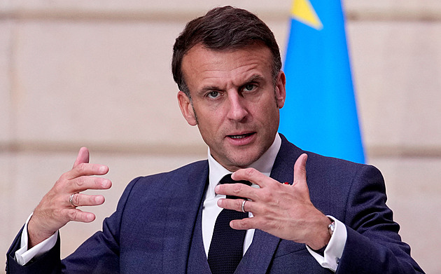 Jestli Rusko prolomí frontu, můžeme na Ukrajinu vyslat vojáky, řekl opět Macron