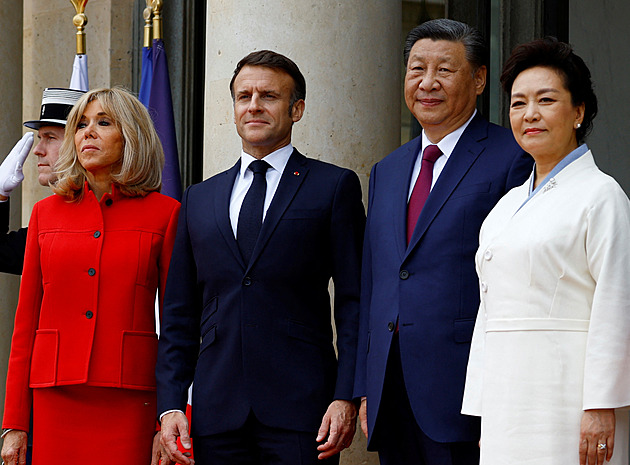 Evropa je priorita, řekl Si Ťin-pching v Paříži. Macron ho usadil k holému stolu