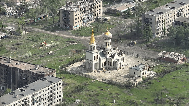 OBRAZEM: Ruská apokalypsa, nikde nic. Drony vyfotily bombardovaný Časiv Jar