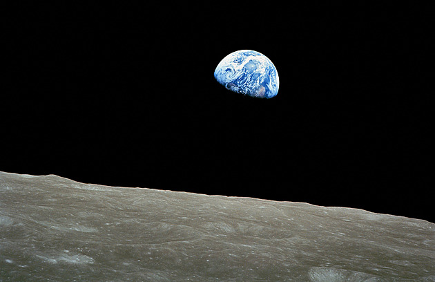 „Podívejte, vychází Země!“ Fotografie z Apolla 8 změnila lidstvu pohled na svět