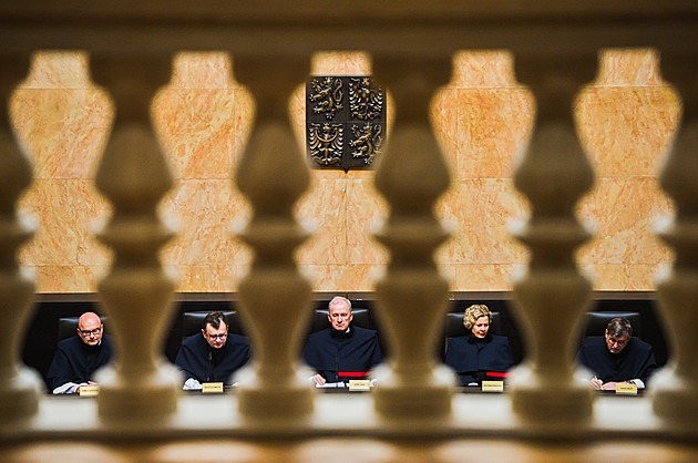 Měla vláda právo zmrazit soudcům platy? V covidu ano, kvůli solidaritě