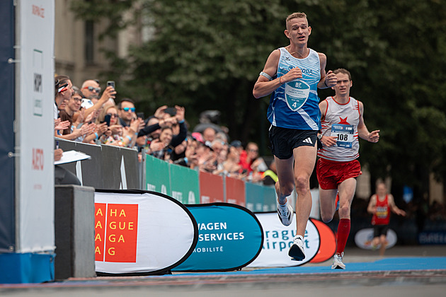 Záchranka na maratonu ošetřila 52 běžců po kolapsu, do nemocnice museli čtyři