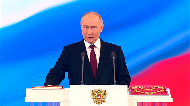 Putin se na inauguraci ujal dalšího mandátu, předloží jméno příštího premiéra