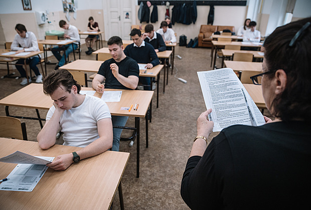 Pravopis potrápil i maturanty, problémy jim dělaly také rovnice. Vyzkoušejte si vybrané úlohy