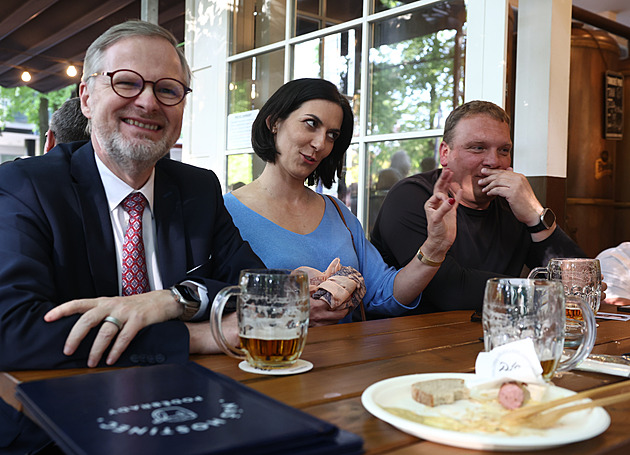 „Můžete nás grilovat.“ Koalice SPOLU zahájila kampaň u piva a klobás