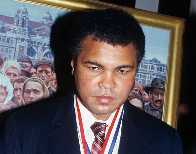Luxusní sídlo boxera Muhammada Aliho jde do aukce. Vitráže navrhl Tiffany
