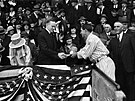 Calvin Coolidge (prezidentem USA 19231929) si oblíbil peván kolie. Je...