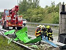 Na druhm kilometru Praskho okruhu u Jesenice havarovalo nkladn auto, kter...