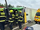 Na druhm kilometru Praskho okruhu u Jesenice havarovalo nkladn auto, kter...