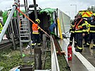 Na druhm kilometru Praskho okruhu u Jesenice havarovalo nkladn auto, kter...