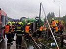 Prat policist a hasii zasahuj u havrie nkladnho vozidla na Praskm...