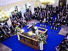 Izchak Herzog, prezident Izraele, promlouvá na vzpomínkovém obadu v synagoze...