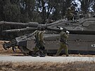 Izraeltí vojáci na základn u hranic s Pásmem Gazy na jihu Izraele (5. kvtna...