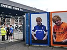 Zpvák Ed Sheeran sponzoruje fotbalový klub Ipswich.