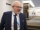 Ministr zdravotnictví Vlastimil Válek p�ed jednáním výkonného výboru TOP 09