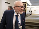 Ministr zdravotnictví Vlastimil Válek p�ed jednáním výkonného výboru TOP 09