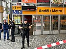 Situace p�ed stanic� pra�sk�ho metra And�l, kde po po p�du do koleji�t� zem�ela...