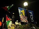 Zastánci Palestiny protestovali na Kalifornské univerzit v Los Angeles. (1....
