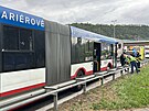 V Chuchli se stetl autobus s osobnm vozem (6. kvtna 2024)