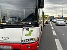 V Chuchli se stetl autobus s osobnm vozem (6. kvtna 2024)