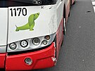 V Chuchli se stetl autobus s osobnm vozem (6. kvtna 2024)