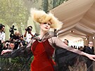 Gwendoline Christie na Met Gala v New Yorku (6. kv�tna 2024)