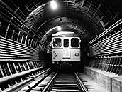 Jeden z propaganích snímk vozu Es v tunelu trat I.C, zde jet bez...