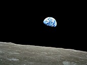 Jednu z nejslavnjích fotografií historie Earthrise poídil len posádky mise...