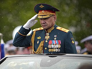Na tradiní vojenské pehlídce v Moskv krom pochodujících voják po Rudém...