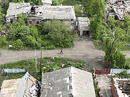 Ukrajinské msto asiv Jar po ruských útocích zachytily zábry z dron. (1....