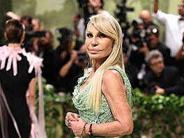 Donatella Versace na Met Gala v New Yorku (6. kvtna 2024)
