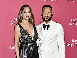 Chrissy Teigenová a John Legend na The King's Trust Global Gala v New Yorku (2....