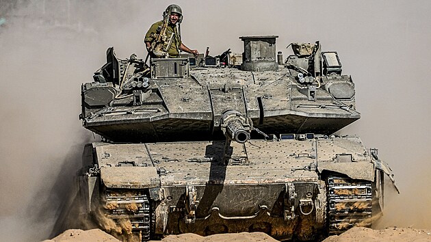 Izraelt vojci na zkladn u hranic s Psmem Gazy na jihu Izraele (5. kvtna...
