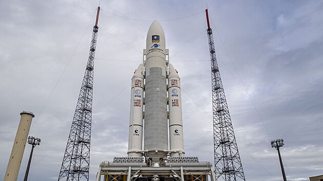 99. evropsk nosn raketa Ariane 5 na startovac ramp s druicemi Galileo 23-26 (23. ervence 2018)
