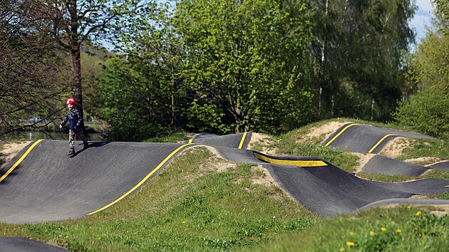 Vytenost lokality pod zmkem hodn zvedl i nov, velk pumptrack, kter byl slavnostn oteven loni v ervnu.