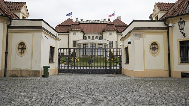 Politici maj� mo�nost v Praze bydlet ve st�tn�m. O tyto prostory ale moc nestoj�. Na sn�mku Kram��ova vila, s�dlo premi�r�.
