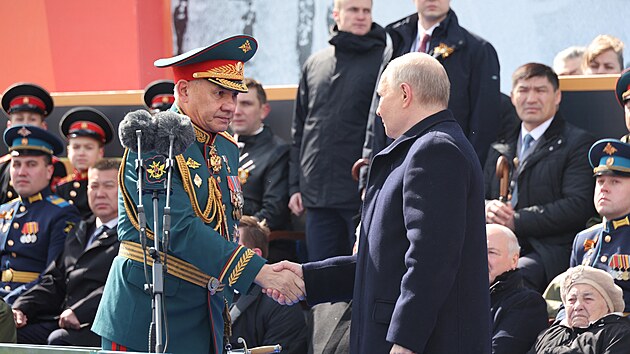 Moskva zaila opulentn vojenskou pehldku k oslavm 79. vro konce druh svtov vlky. Tanky a sthaky burcely nad mstem. Na akci promluvil i rusk dikttor Putin. (9. kvtna 2024)