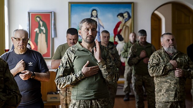 Pomodlit se p�ich�z� civilist�, ale i voj�ci.