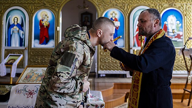 Kaplan 74. samostatn�ho praporu Michajlo Arsenovy� p�ezd�van� Askold