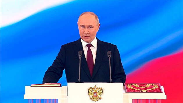 Rusk dikttor Vladimir Putin se na inauguraci popt chopil funkce ruskho...